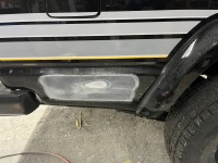 ランクル60限定車の右リアフェンダー下パネルのえぐれ傷を板金塗装