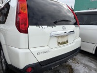 業者さんよりエクストレイルの塗装がまだらに剥がれているリアゲートを修理ご依頼