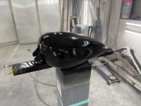 ハーレーダビッドソンスポーツスターのタンクを無地に仕上げて塗装