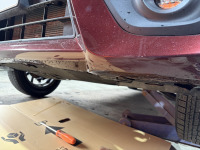 ソリオバンディットのフロントバンパー底部へこみを押し出し修理