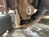 セレナのロアアーム脱臼！新品ロアアームと中古ドライブシャフトに交換修理