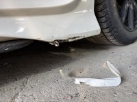 BMW420iグランクーペの割れたBEAM製FRPサイドステップを部分修理