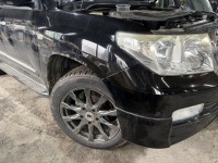 ランクル200のサビ発生した(過去修理跡ある)フェンダーを中古品へ交換修理