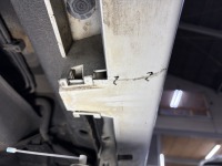 ハリアーのサイドスポイラー割れ(裂け目)箇所をピン＆ボンド止め処置