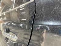 ハリアーの「ドアエッジの小さな色欠け傷」をタッチアップ補修