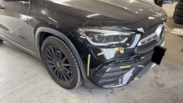 メルセデスベンツ GLA200dAMGラインのフロントバンパーを交換修理