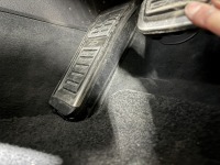 アウディ全車の泣きどころ！Q5の低いフットレストを底上げ加工！