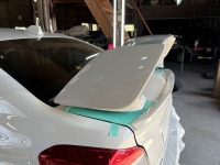 WRXにトランクスポイラー併用で持ち込み大型リアウイング取り付け