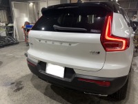 購入中古車ボルボXC40のリア周りパネル立て付け調整(チリ合わせ)