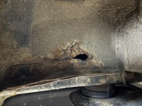 車検に向けてJB23型ジムニーのタイヤハウス内に開いた錆穴を修理