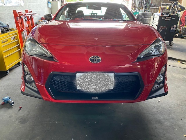 未使用 トヨタ86 ZN6 前期 TRD サイドスカート 未塗装 右側 ガリ傷 86