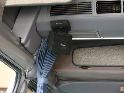 Boseサテライトスピーカー で車内は 快適 音楽環境 トランポ ハイエース他 内装設計 カスタム施工 製造販売 オグショー Do Blog ドゥブログ