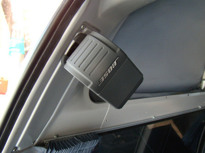 Boseサテライトスピーカー で車内は 快適 音楽環境 トランポ ハイエース他 内装設計 カスタム施工 製造販売 オグショー Do Blog ドゥブログ