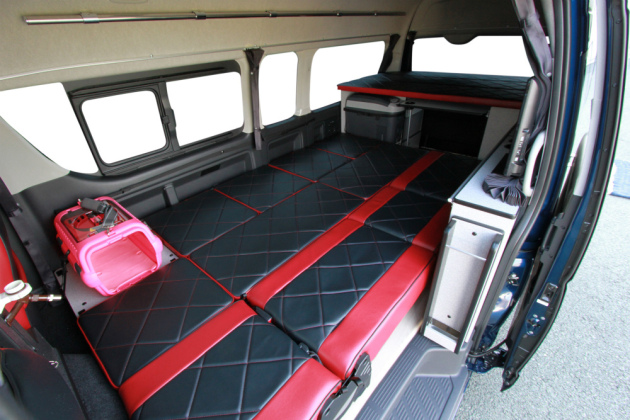 0系ハイエースグランドキャビンの車内に全面ベッドを完備 トランポ ハイエース 他 内装設計 カスタム施工 製造販売 オグショー Do Blog ドゥブログ