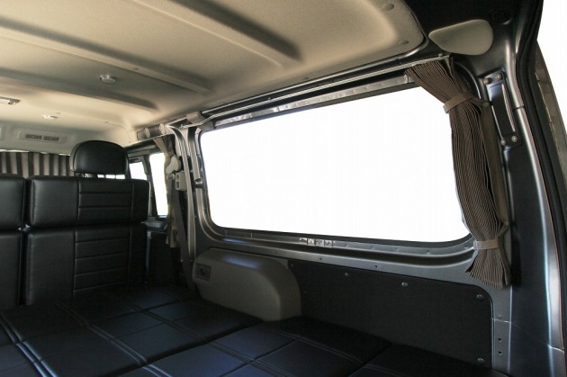 NV350キャラバンで車中泊！遮光カーテン で安心プライベート空間を！｜トランポ（ハイエース他）内装設計・カスタム施工・製造販売「オグショー」｜do-blog（ドゥブログ）