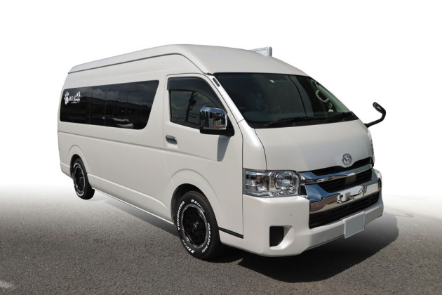 ワンちゃんに癒しの空間を！車内で施術できるお仕事用ハイエース