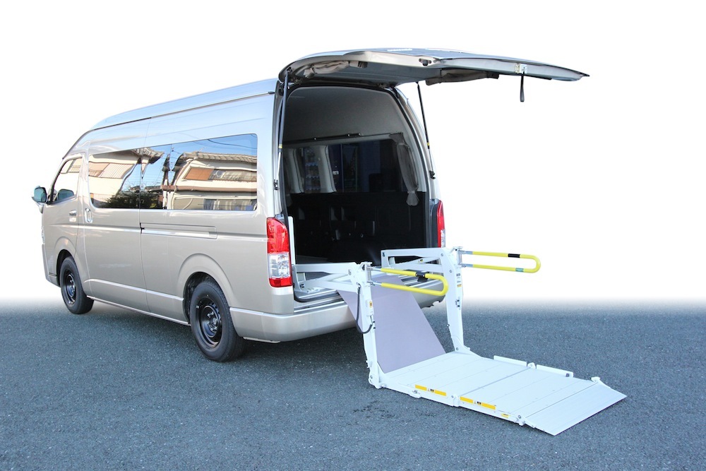 車両用電装品パーツ ハイエースに付いていた車椅子用のリフト L-20170315-0219.JPG