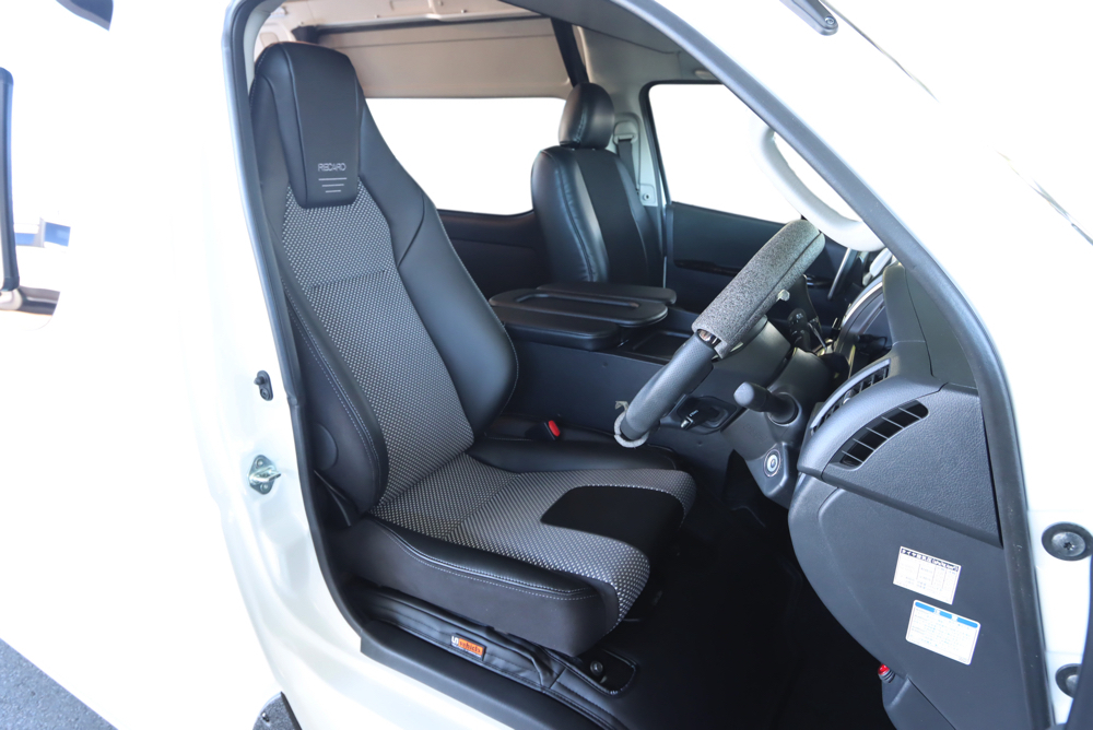 レカロシート（RECARO）：トヨタ200系ハイエース｜トランポ