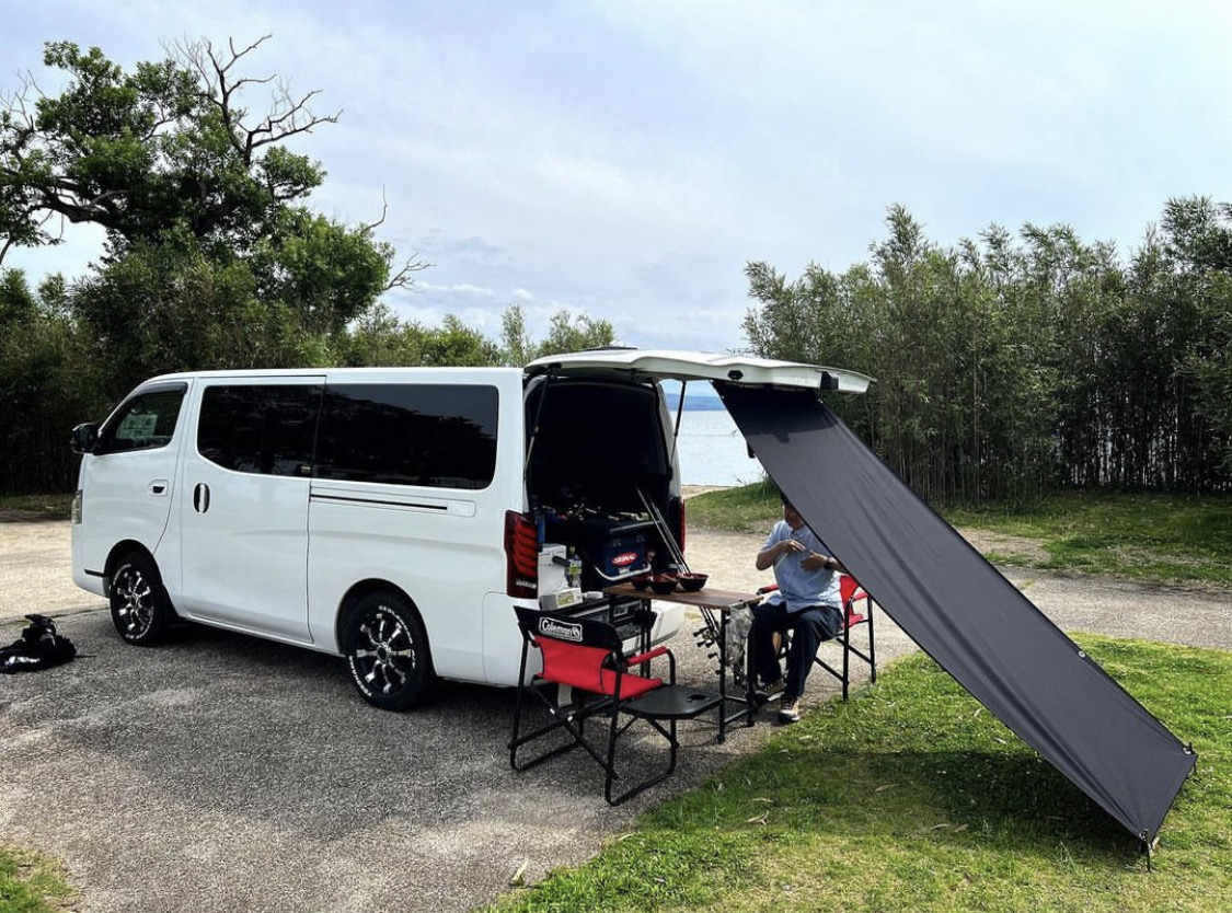 積載/収納 日産NV350キャラバン用パーツ：ESリアパイプラック