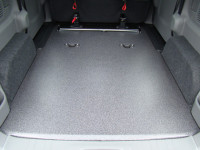 NV200ワゴンに本格的な床貼り加工