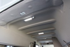 NV350キャラバン：好きな場所に必要な形の室内灯取り付け！
