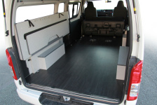 床貼り加工をハイエース200系に施工で車内のお手入れ簡単！