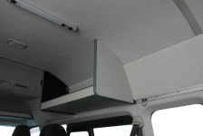 ハイエースワイドボディ車の天井スペースを利用して収納できる！