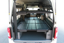 NV350キャラバンに取り付けした２段ベッドで広々車中泊が楽しめる！