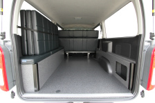 荷室空間を確保し、小物収納可能なシングルフラットベッド！