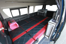 フルオーダーで200系ハイエースに製作したベッド！