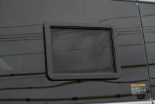 NV200バネットの窓に網戸を取り付けて虫予防！