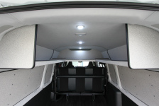 車の天井空間を利用した大容量の収納スペース！
