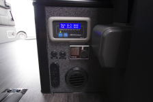 NV350キャラバンの車内で電気使用可能：サブバッテリーシステム