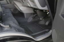 汚れが広がりにくい!シンケ立体フロアマットNV350キャラバン