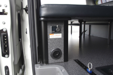 NV350キャラバンベッド内にベバスト製FFヒーター装備