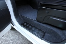 NV200バネット純正ステップを保護!ステッププロテクター