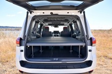 LAND CRUISER 300ESベッドシステム専用レザー採用