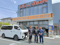 奥田学さん愛車キャラバンでご来店!小窓ESアミエースを取付け!
