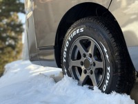 雪山ドライブにはTOYOTIRESとENKEIホイールの組み合わせを採用！